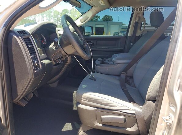 1C6RR7FT8JS203254 2018 RAM 1500 Silver Вид салону спереду