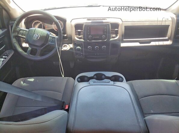 1C6RR7FT8JS203254 2018 RAM 1500 Silver Вид панелі приладів