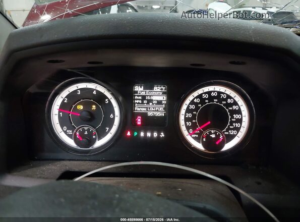 1C6RR7FT8JS308084 2018 RAM 1500 Burgundy Вид задніх сидінь