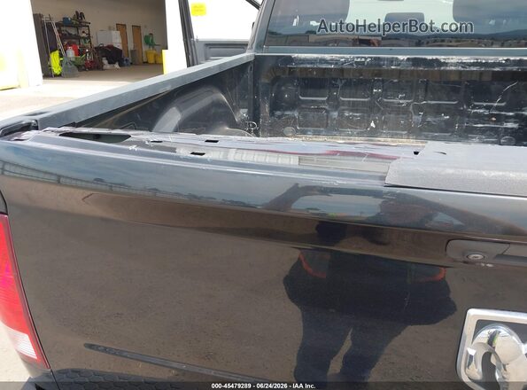 1C6RR7FT9HS748261 2017 RAM 1500 Черный Вид щитка приборов