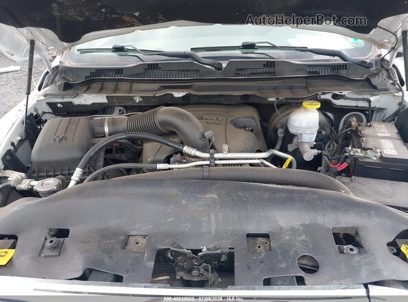 1C6RR7FTXJS329017 2018 RAM 1500 White Հետևի տեսք