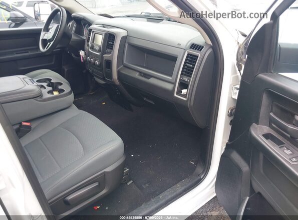 1C6RR7FTXJS329017 2018 RAM 1500 White Սալոնի դիմացի տեսք