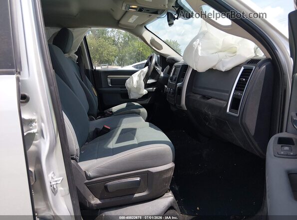 1C6RR7GG0HS753592 2017 RAM 1500 Gray Вид салону спереду