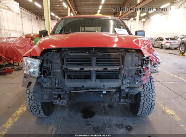 1C6RR7GG0JS300904 2018 RAM 1500 Red Սալոնի հետևի տեսք