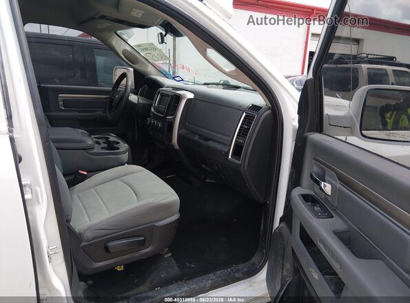 1C6RR7GG1HS583565 2017 RAM 1500 White Front interior view
