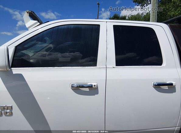 1C6RR7GG1HS583565 2017 RAM 1500 White 360 interior view