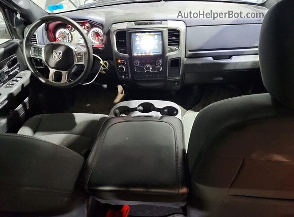 1C6RR7GG4MS562090 2021 RAM 1500 Серый Вид панели приборов