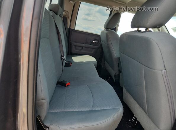 1C6RR7GG7HS792471 2017 RAM 1500 Gray Widok tylnych siedzeń