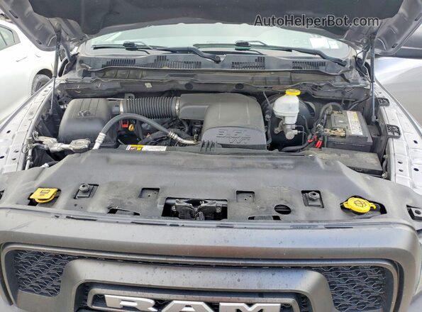 1C6RR7GG7LS130575 2020 RAM 1500 Silver Widok wnętrza z tyłu