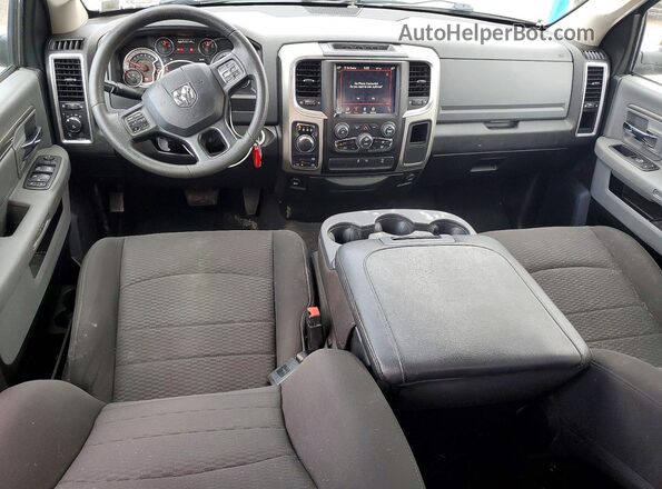 1C6RR7GG7LS130575 2020 RAM 1500 Silver Widok deski rozdzielczej