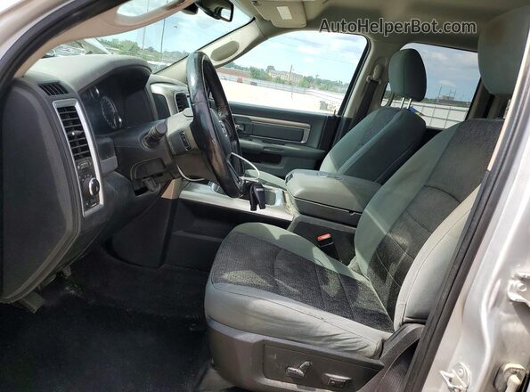 1C6RR7GG8JS247319 2018 RAM 1500 Silver წინა სალონის ხედი