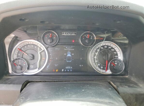 1C6RR7GG8JS247319 2018 RAM 1500 Silver ხელსაწყოთა პანელის ხედი