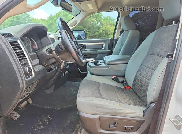 1C6RR7GT0GS156079 2016 RAM 1500 White Front interior view