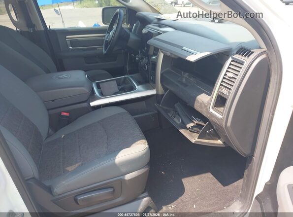 1C6RR7GT0JS244315 2018 RAM 1500 White Vista interior delantera