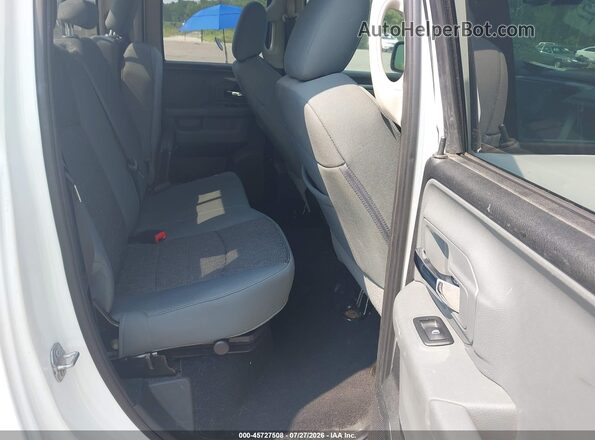 1C6RR7GT0JS244315 2018 RAM 1500 White Vista de la etiqueta del VIN