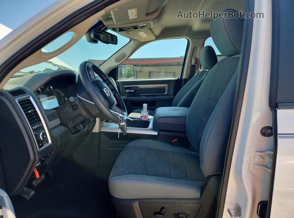 1C6RR7GT2HS613394 2017 RAM 1500 White Vista interior delantera