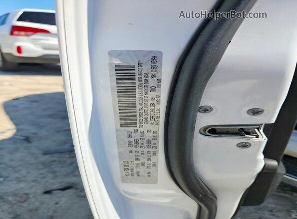 1C6RR7GT2HS613394 2017 RAM 1500 White Vista del compartimento del motor