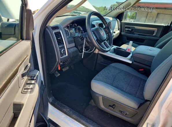 1C6RR7GT2HS613394 2017 RAM 1500 White Vista del salpicadero