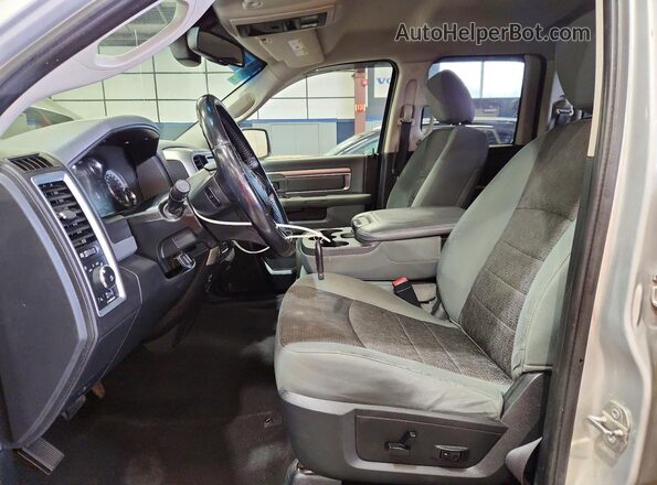 1C6RR7GT3GS322563 2016 RAM 1500 Silver Vista interior delantera