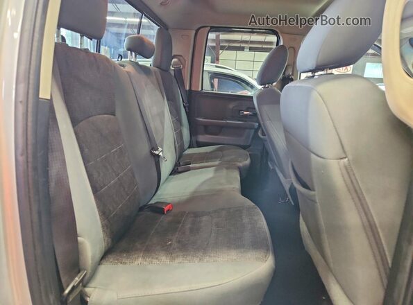 1C6RR7GT3GS322563 2016 RAM 1500 Silver Vista de los asientos traseros