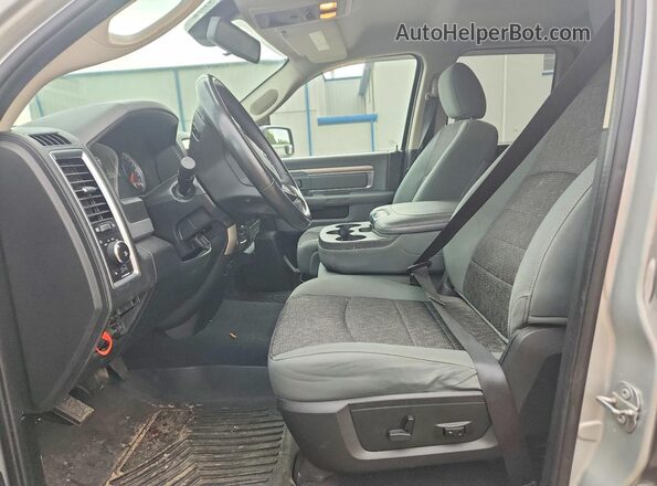 1C6RR7GT5GS264813 2016 RAM 1500 Silver Vista interior delantera