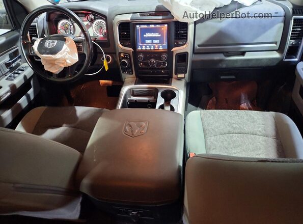 1C6RR7GT7LS104782 2020 RAM 1500 Brown Widok deski rozdzielczej