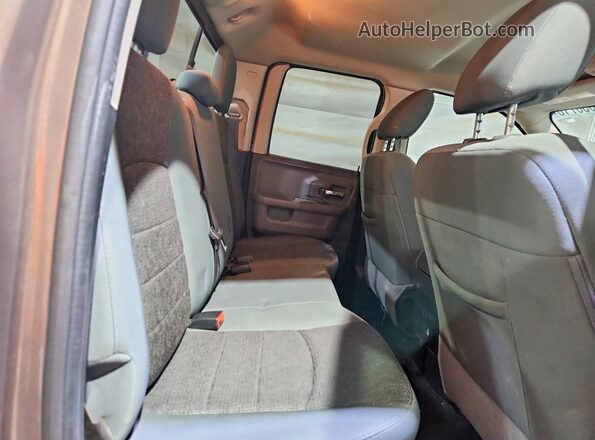 1C6RR7GT7LS104782 2020 RAM 1500 Brown Widok tylnych siedzeń