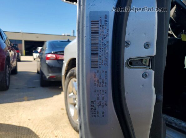 1C6RR7GTXJS312538 2018 RAM 1500 Gray ძრავის განყოფილების ხედი