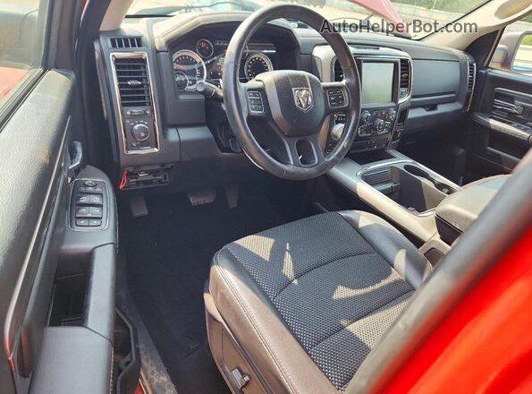 1C6RR7HT3GS110664 2016 RAM 1500 Red Вид панелі приладів