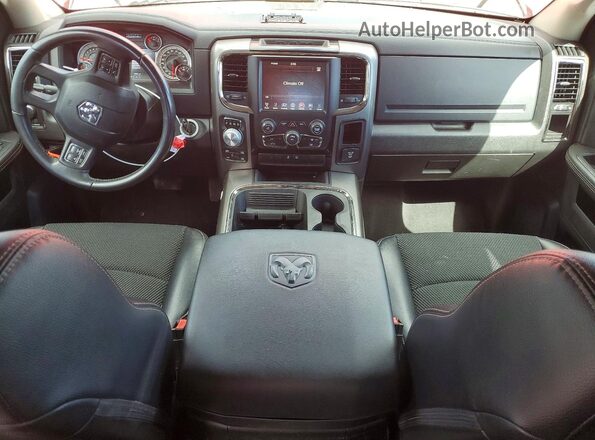 1C6RR7HT8HS818488 2017 RAM 1500 Red Вид панелі приладів