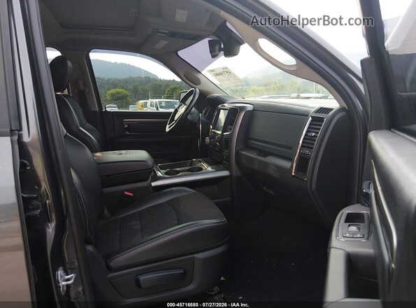 1C6RR7HT8JS175923 2018 RAM 1500 Gray Vista interior delantera
