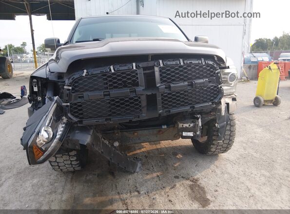 1C6RR7HT8JS175923 2018 RAM 1500 Gray Vista frontal