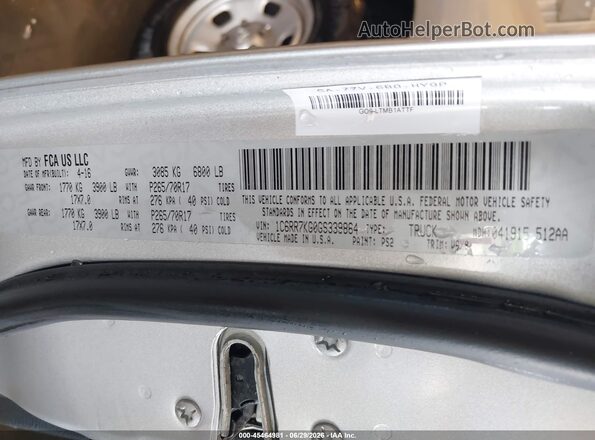 1C6RR7KG0GS339864 2016 RAM 1500 Silver Widok komory silnika