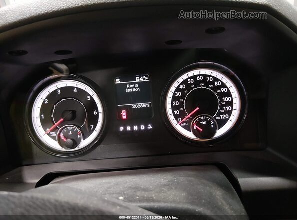 1C6RR7KG0JS106185 2018 RAM 1500 White Widok tylnych siedzeń