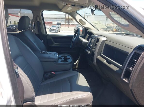 1C6RR7KG0JS272867 2018 RAM 1500 White Вид салону спереду