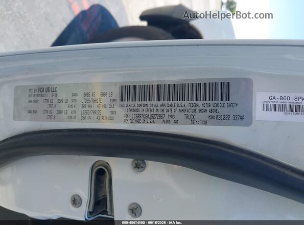 1C6RR7KG0JS272867 2018 RAM 1500 White Вид підкапотного простору