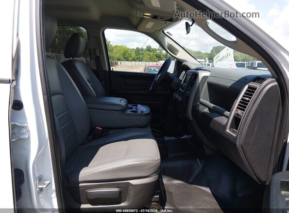 1C6RR7KG0JS319007 2018 RAM 1500 White Widok wnętrza z przodu