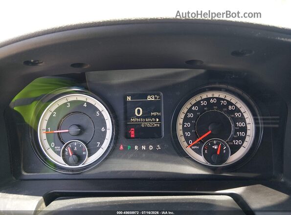 1C6RR7KG0JS319007 2018 RAM 1500 White Widok tylnych siedzeń