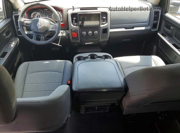 1C6RR7KG0PS555228 2023 RAM 1500 Серый Вид панели приборов