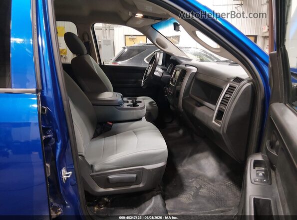 1C6RR7KG1JS300482 2018 RAM 1500 Синий Вид салона спереди