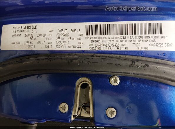 1C6RR7KG1JS300482 2018 RAM 1500 Синий Вид подкапотного пространства