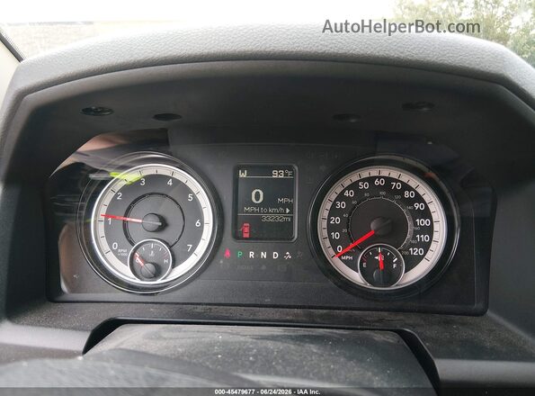 1C6RR7KG2JS177856 2018 RAM 1500 Gray Вид задніх сидінь