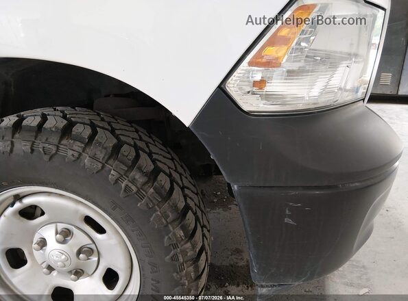 1C6RR7KG3JS293129 2018 RAM 1500 Белый Вид спереди