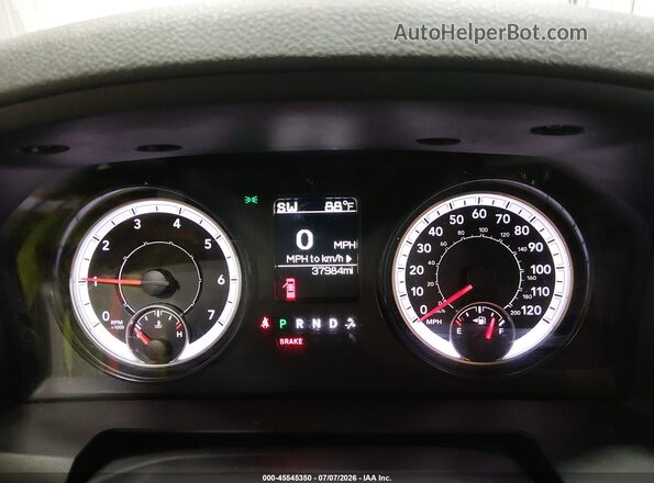 1C6RR7KG3JS293129 2018 RAM 1500 Белый Вид задних сидений