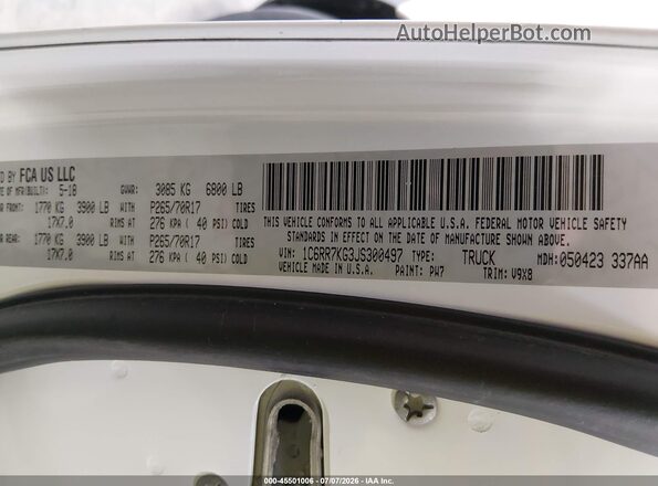 1C6RR7KG3JS300497 2018 RAM 1500 White Widok komory silnika