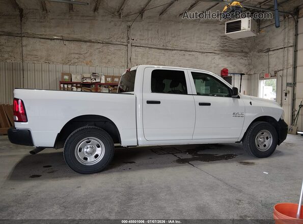 1C6RR7KG3JS300497 2018 RAM 1500 White Widok wnętrza z tyłu