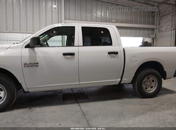 1C6RR7KG3JS300497 2018 RAM 1500 White Widok wnętrza 360 stopni