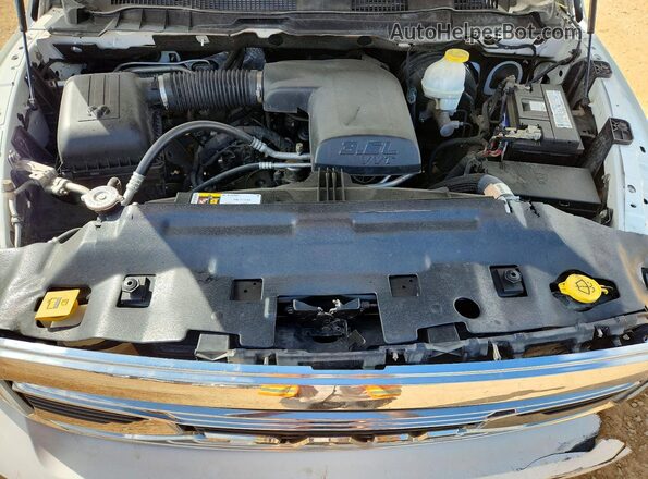 1C6RR7KG3JS315842 2018 RAM 1500 White უკანა სალონის ხედი