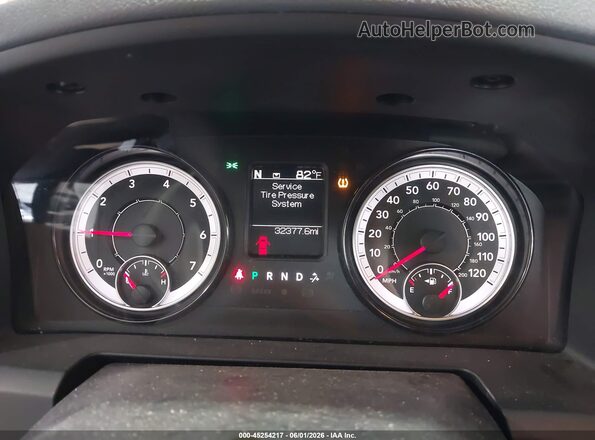 1C6RR7KG4JS263458 2018 RAM 1500 White Vista de los asientos traseros
