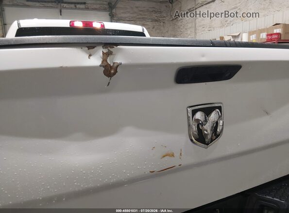 1C6RR7KG4JS294225 2018 RAM 1500 White Widok z przodu